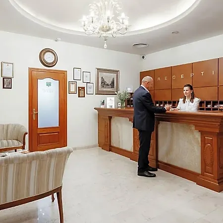 London Hotel 4*