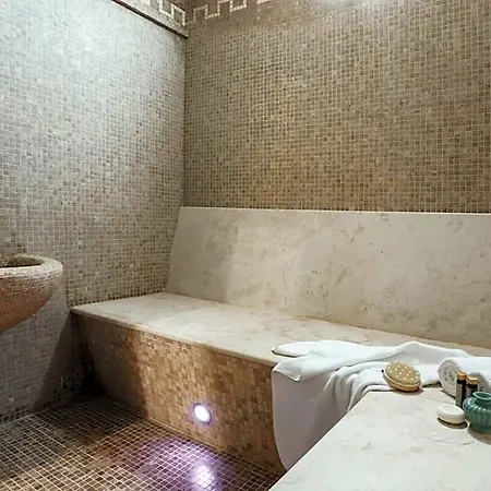 London Hotel 4*