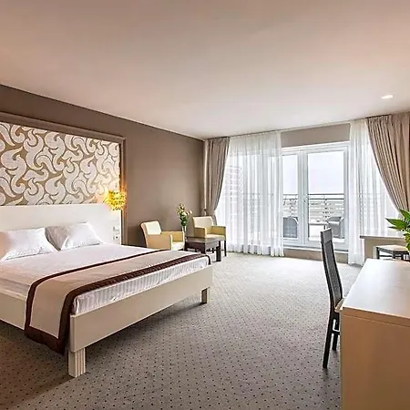 London Hotel 4*