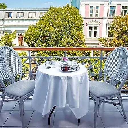 London Hotel 4*