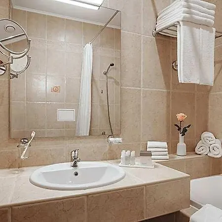 London Hotel 4*