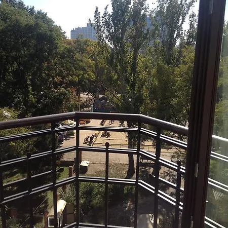 London 4* Odessa