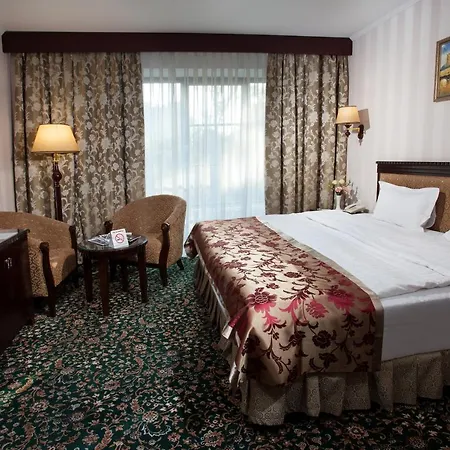 London Hotel 4*