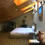 London Hotel 4*