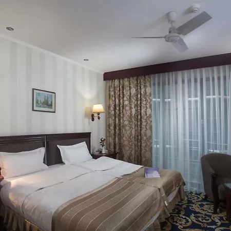 London Hotel 4*